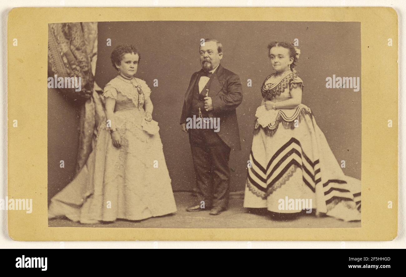 Charles S. Stratton, Lavinia Warren Stratton, e Minnie Warren/'General Tom Thumb, sua moglie Lavinia Warren e sua sorella. Edward e Henry T. Anthony & Co. (Americano, fondato nel 1862, fuso nel 1902) Foto Stock