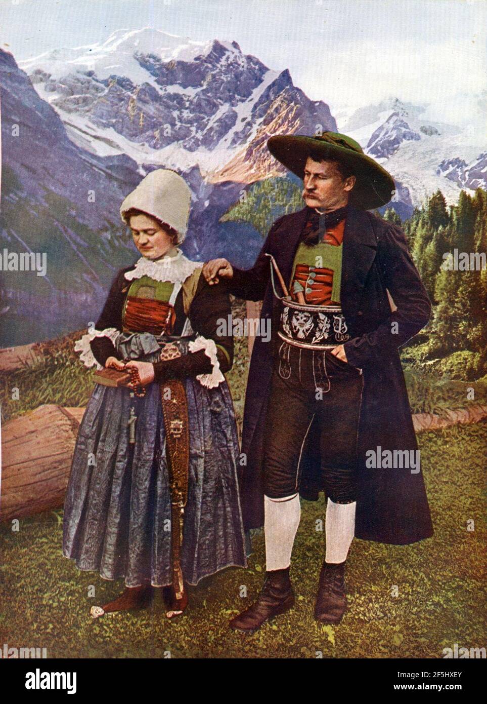 Pustertaler Bauernpaar auf dem Kirchgange. Foto Stock