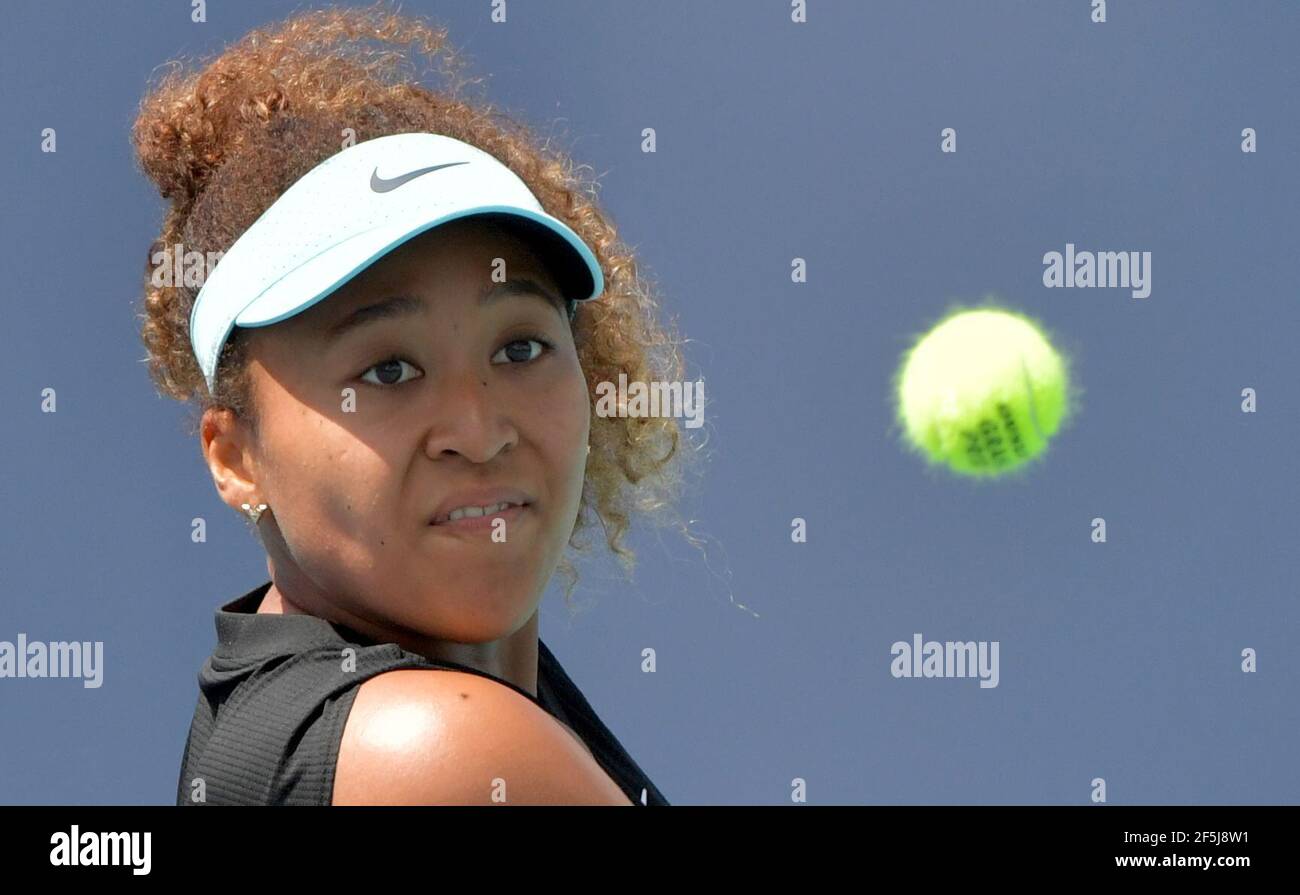 Miami Gardens, Florida, Stati Uniti. 26 Marzo 2021. Naomi Osaka del Giappone sconfigge Ajla Tomljanovi? Di Australia il giorno 5 del 2021 Miami Open il 26 marzo 2021 a Miami Gardens, Florida persone: Naomi Osaka credito: Hoo Me.Com/Media Punch/Alamy Live News Foto Stock