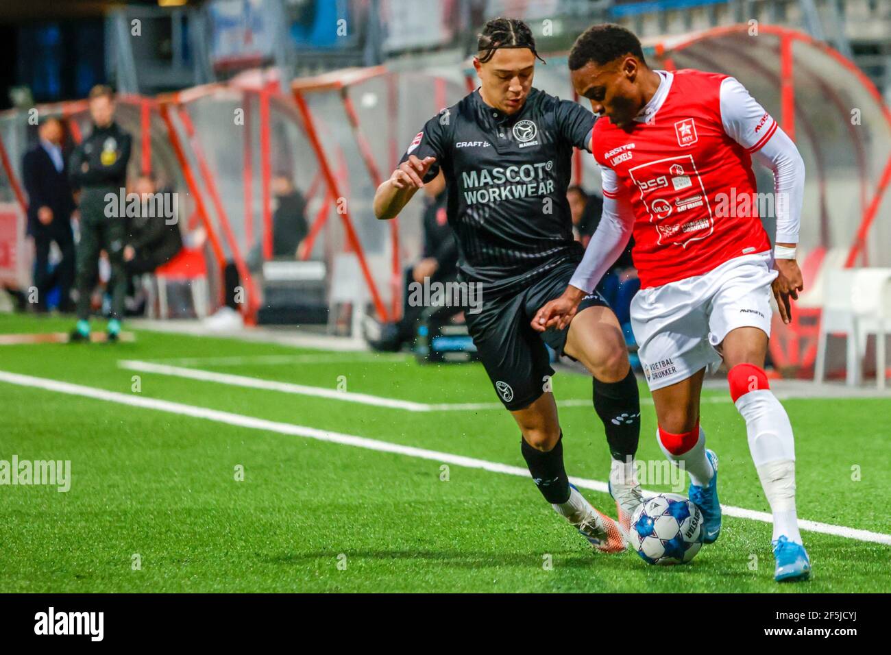 MAASTRICHT, PAESI BASSI - MARZO 26: Ruggero Mannes di Almere City FC durante la partita olandese di Keukenkampioendivisie tra MVV Maastricht e Almere ci Foto Stock