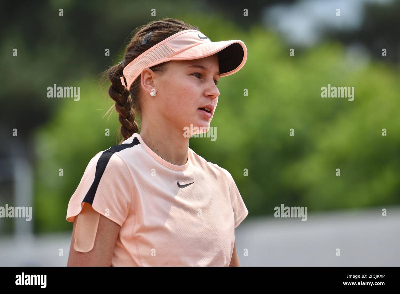 Veronika Kudermetova (RUS) al French Open (Roland Garros) durante le manche di qualificazione. Foto Stock
