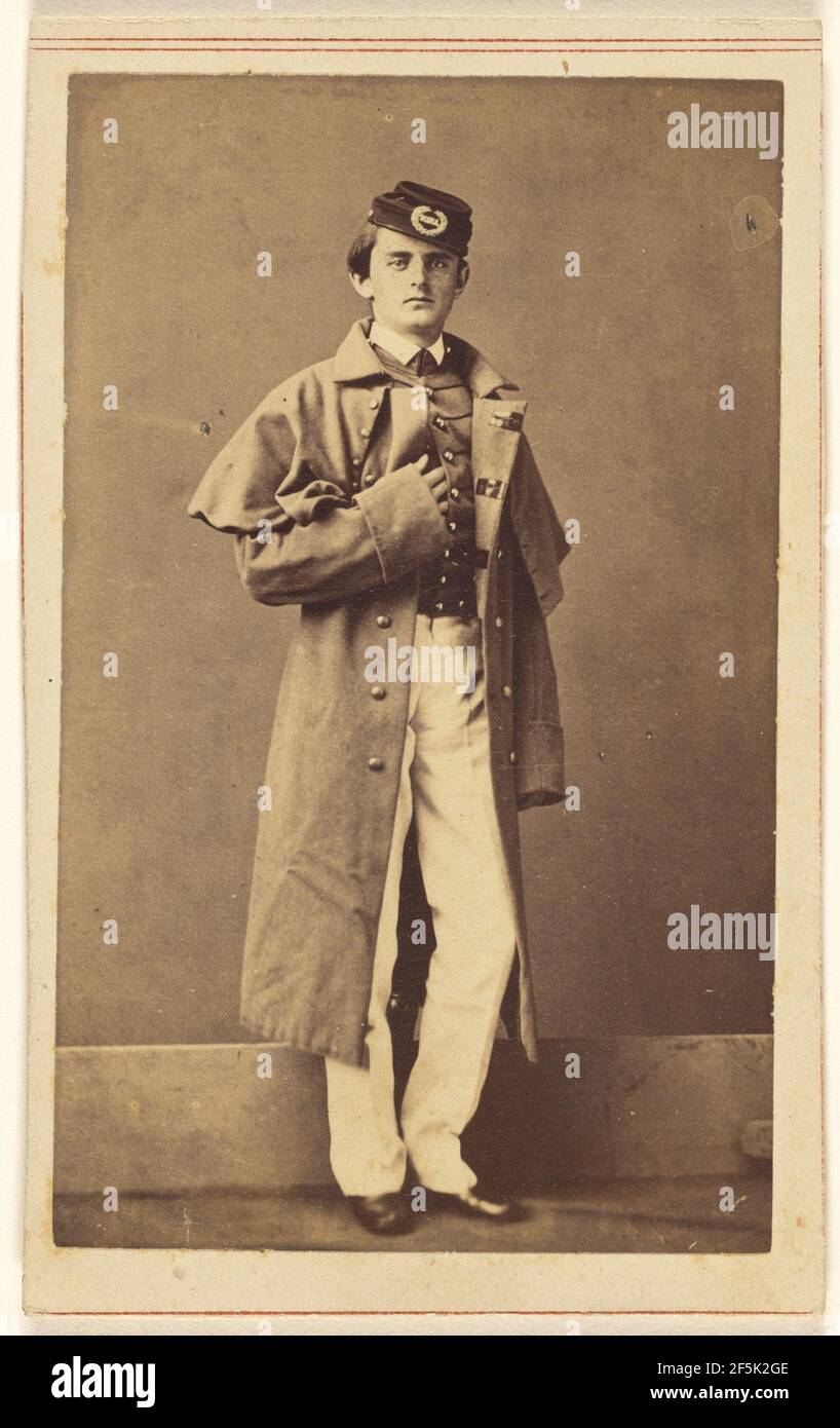 Soldato unionista non identificato che indossa un cappotto pesante, in piedi. Charles DeForest Fredricks (americano, 1823 - 1894) Foto Stock