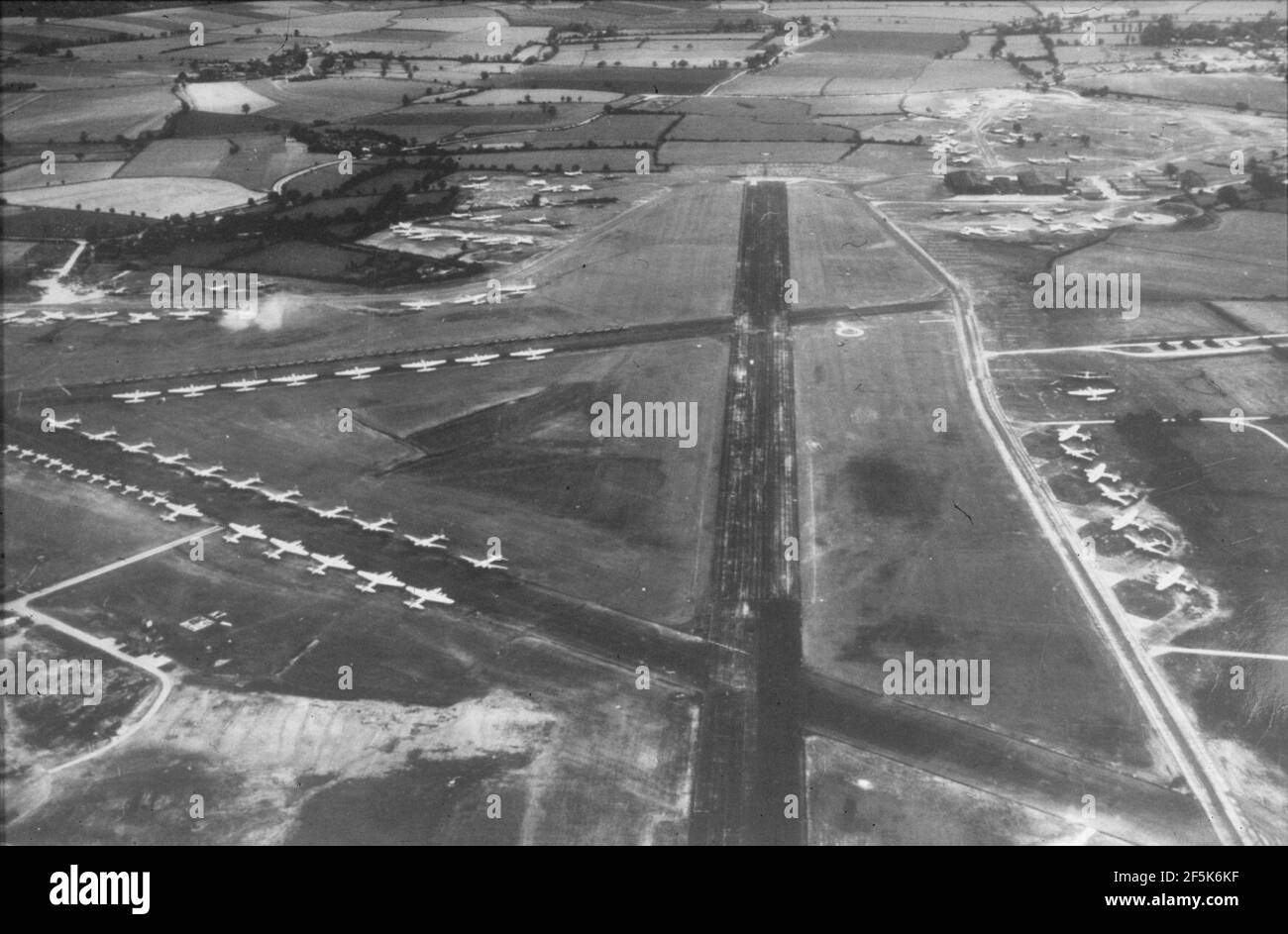 RAF Stansted Mountfitchet - 1945 - Oblique. Foto Stock