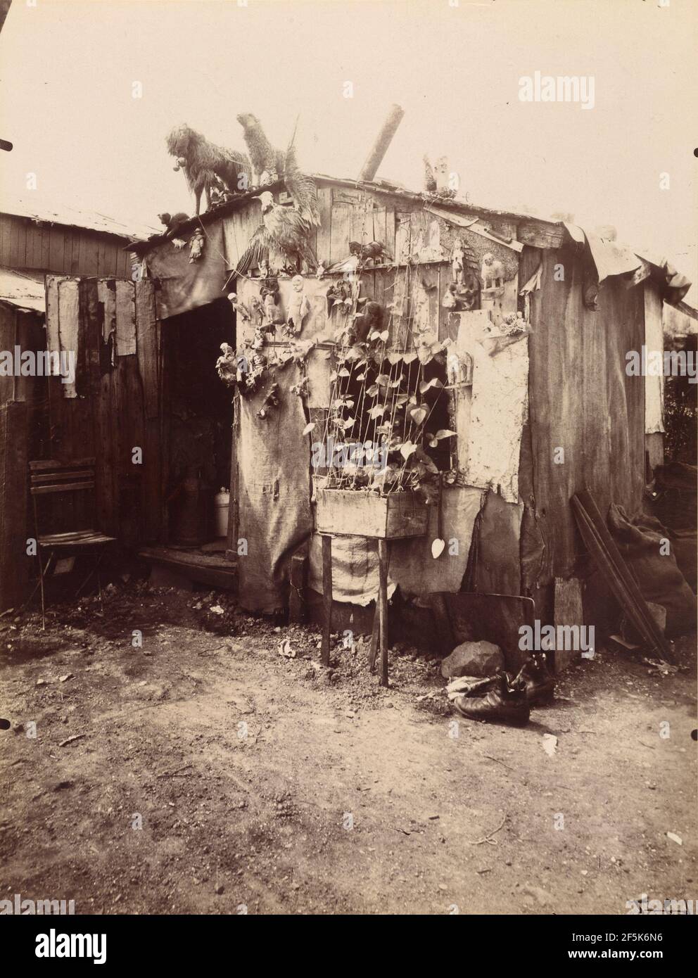 Villa d'un Chiffonnier. Eugène Atget (francese, 1857 - 1927) Foto Stock