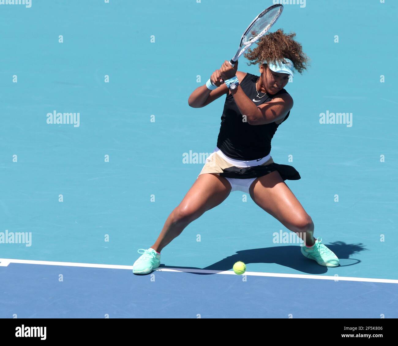 MIAMI GARDENS, FLORIDA - 26 MARZO: Naomi Osaka il giorno 5 del Miami 2021 aperto il 26 Marzo 2021 a Miami Gardens, Florida persone: Naomi Osaka Credit: Storms Media Group/Alamy Live News Foto Stock