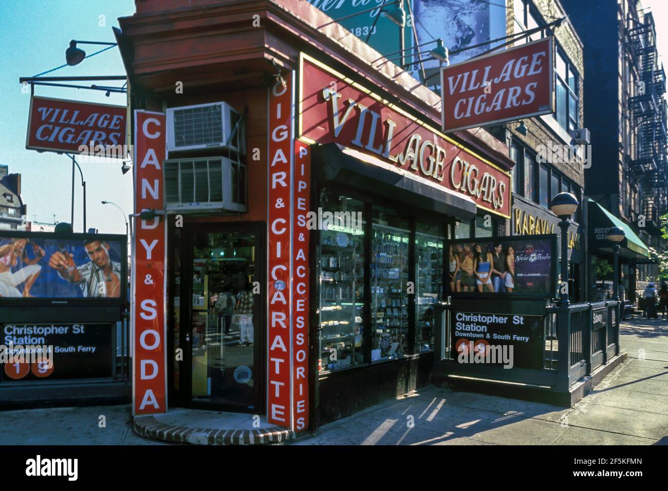 2003 STORICO CHRISTOPHER STREET SHERIDAN SQUARE GREENWICH VILLAGE MANHATTAN NUOVO YORK CITTÀ STATI UNITI Foto Stock