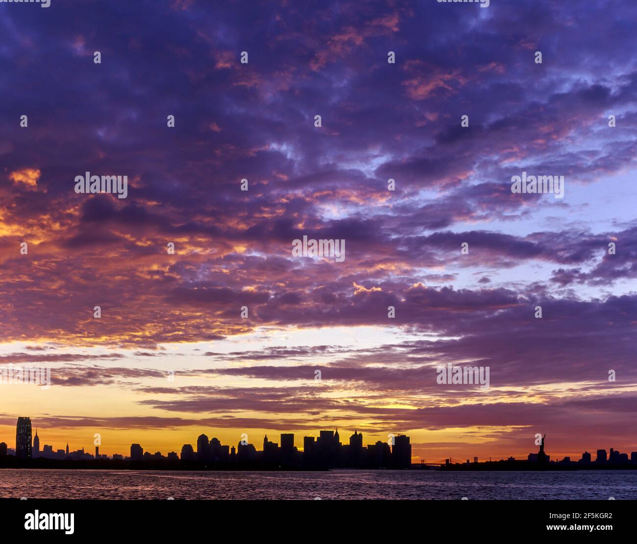 2003 SKYLINE DEL CENTRO STORICO DI MANHATTAN NEW YORK CITTÀ STATI UNITI Foto Stock