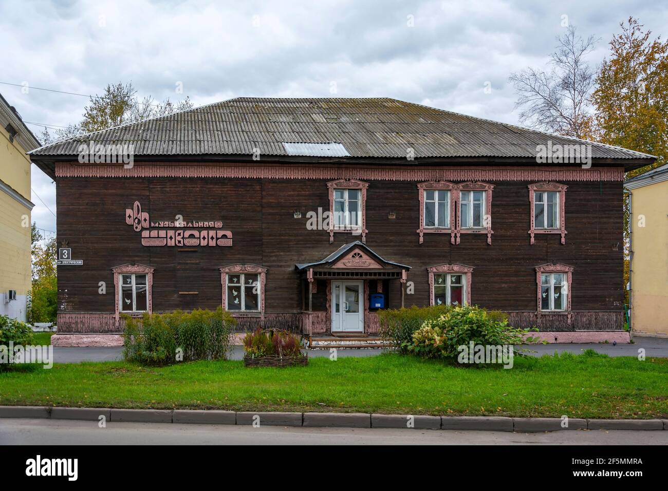 Anzhero-Sudzhensk, scuola di musica per bambini in un antico palazzo in legno, Kemerovo regione-Kuzbass Foto Stock