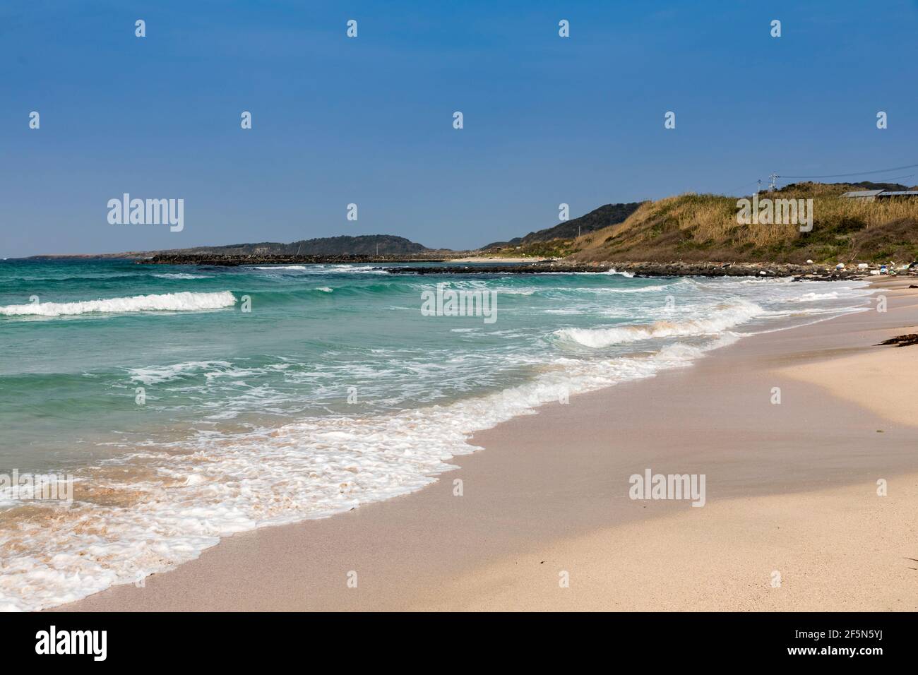 Shiokaze Cobalt Blue Beach, isola di Tsunoshima, Giappone Foto Stock