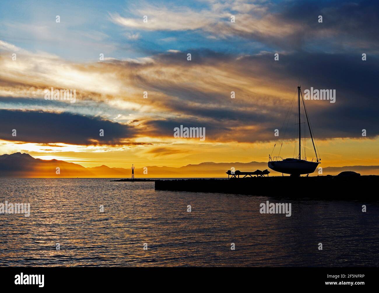 Epanomi, Salonicco, Grecia. Ormos Epanomis al tramonto Foto Stock