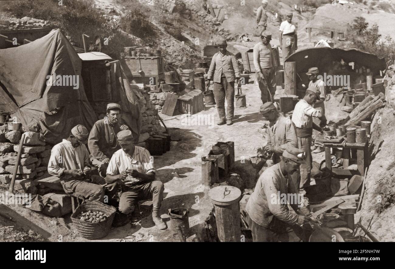 Truppe nordafricane, parte dell'esercito francese a Gallipoli che preparano il cibo in una cucina da campo durante la prima guerra mondiale Foto Stock