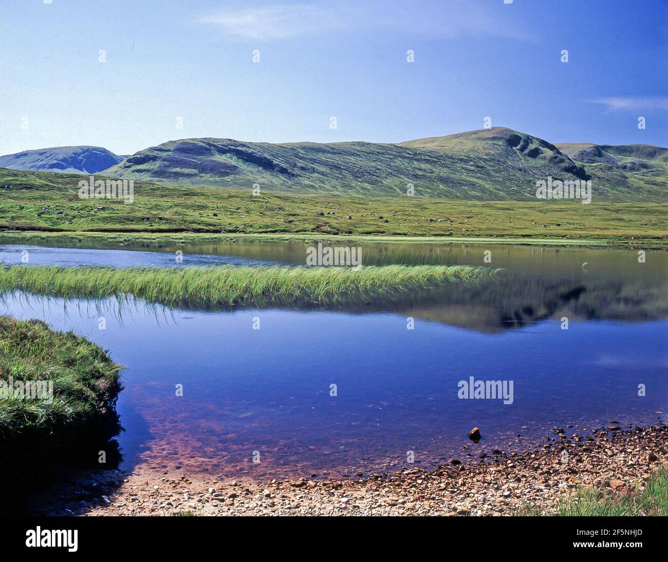 Loch Spey nelle Highlands scozzesi si trova nel Monadliath Montagne tra Badenoch in Strathspey e Fort William in Lochaber Ad ovest Foto Stock