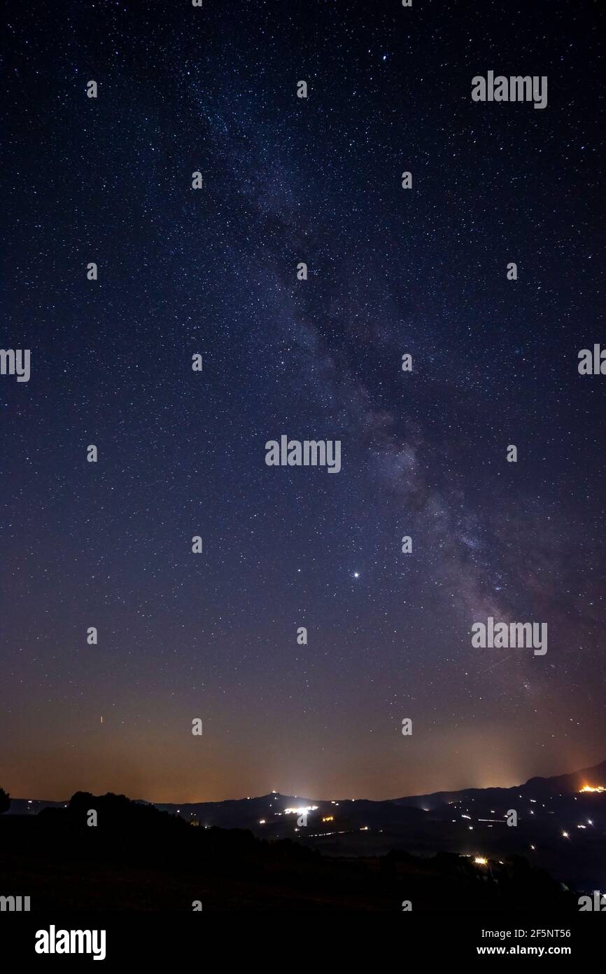 Paesaggio toscano vicino a Montepulciano di notte, Italia Foto Stock