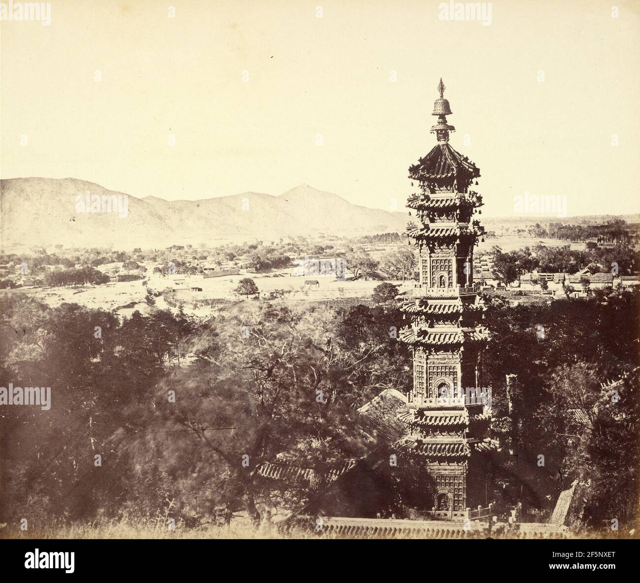 Vista del Palazzo d'Estate, Yuen-Ming-Yuen, che mostra la Pagoda prima del Burning. Foto Stock