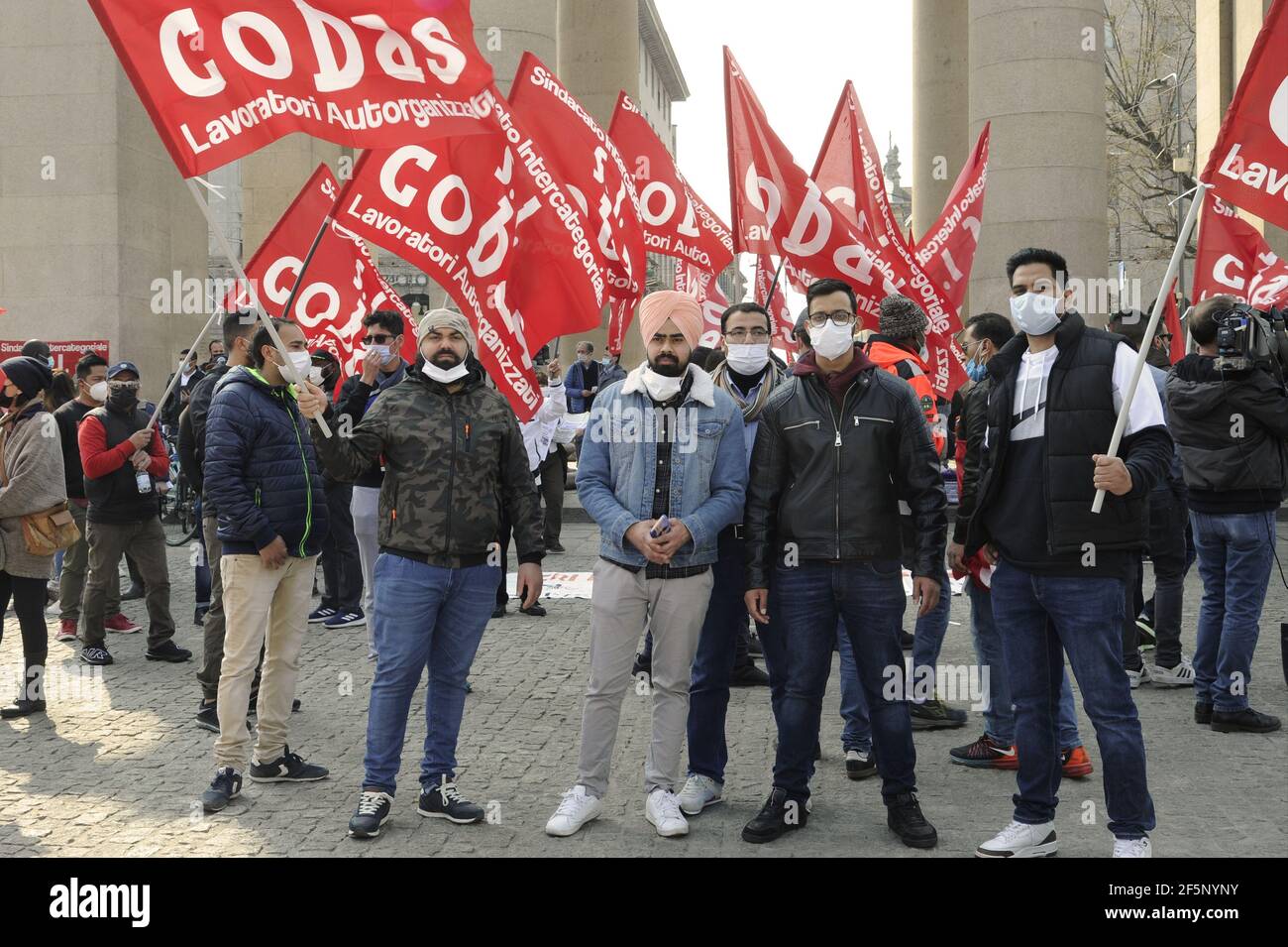 Sciopero nazionale dei motociclisti domestici per la consegna di cibo e dei corrieri e del personale logistico, manifestazione a Milano, marzo 2021 Foto Stock