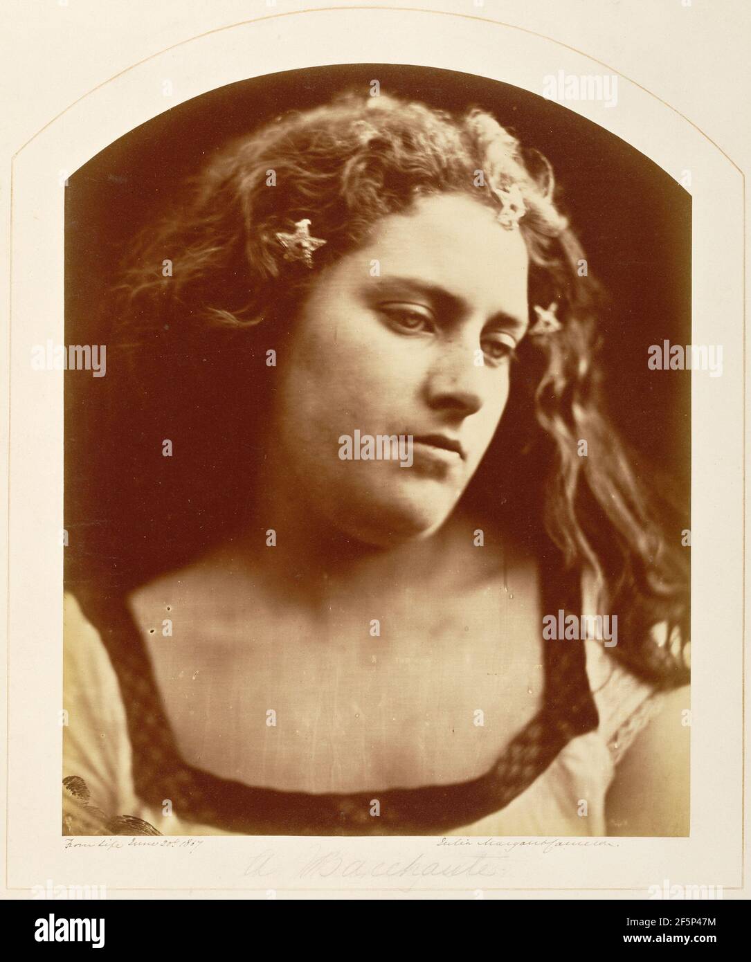 Un bacchante. A Bacchante; Julia Margaret Cameron (inglese, nato India, 1815 - 1879); 20 giugno 1867; Stampa in argento albume; 32.4 × 26.7 cm (12 3/4 × 10 1/2 in.); 84.XM.443.40; Foto Stock