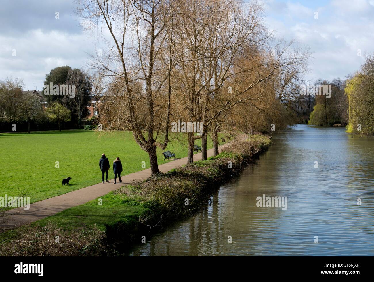 The Mill Gardens and River Leam, Leamington Spa, Warwickshire, Inghilterra, Regno Unito Foto Stock
