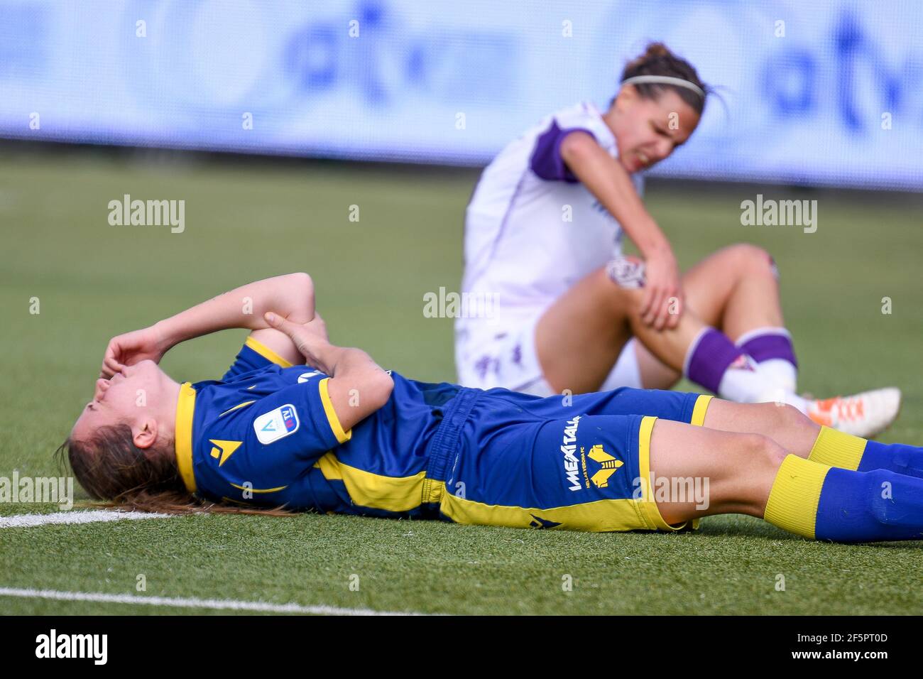 Sinergy Stadium, Verona, Italia, 27 Mar 2021, Caterina Ambrosi (Hellas Verona Donne) infortunio durante Hellas Verona Donne contro ACF Fiorentina femminile, calcio italiano Serie A Femminile - Foto Ettore Griffoni / LM Foto Stock