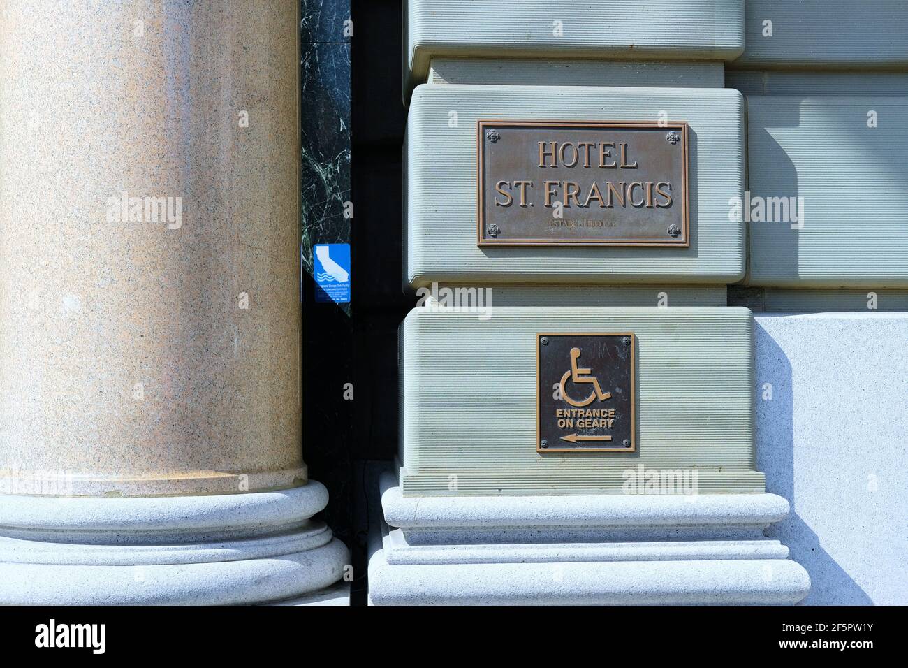 Firma fuori dall'Hotel St. Francis, ora Westin St. Francis, in Union Square a San Francisco, California, USA; hotel di lusso fondato nel 1904. Foto Stock