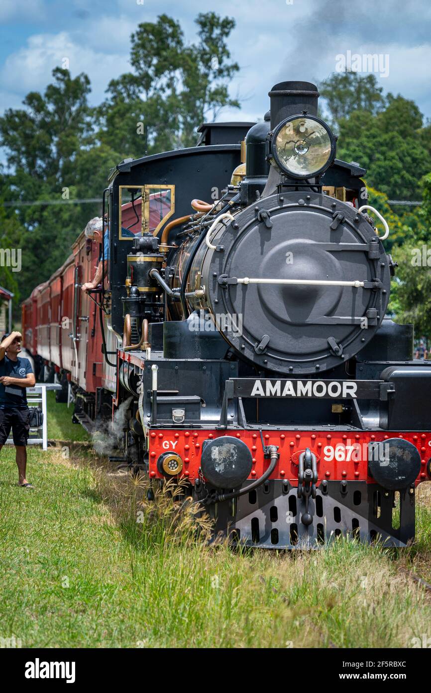 Mary Valley Rattler storica ferrovia esperienza turistica, Spirit of Mary Valley treno a vapore alla stazione di Amamoor. Mary Valley, Queensland, Australia Foto Stock
