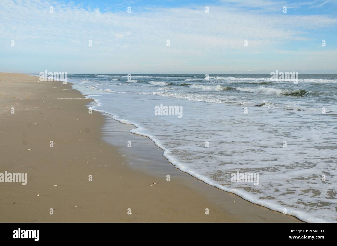 Il litorale vuoto lungo la costa di Assateague/Chincoteague sulla costa orientale degli Stati Uniti Foto Stock