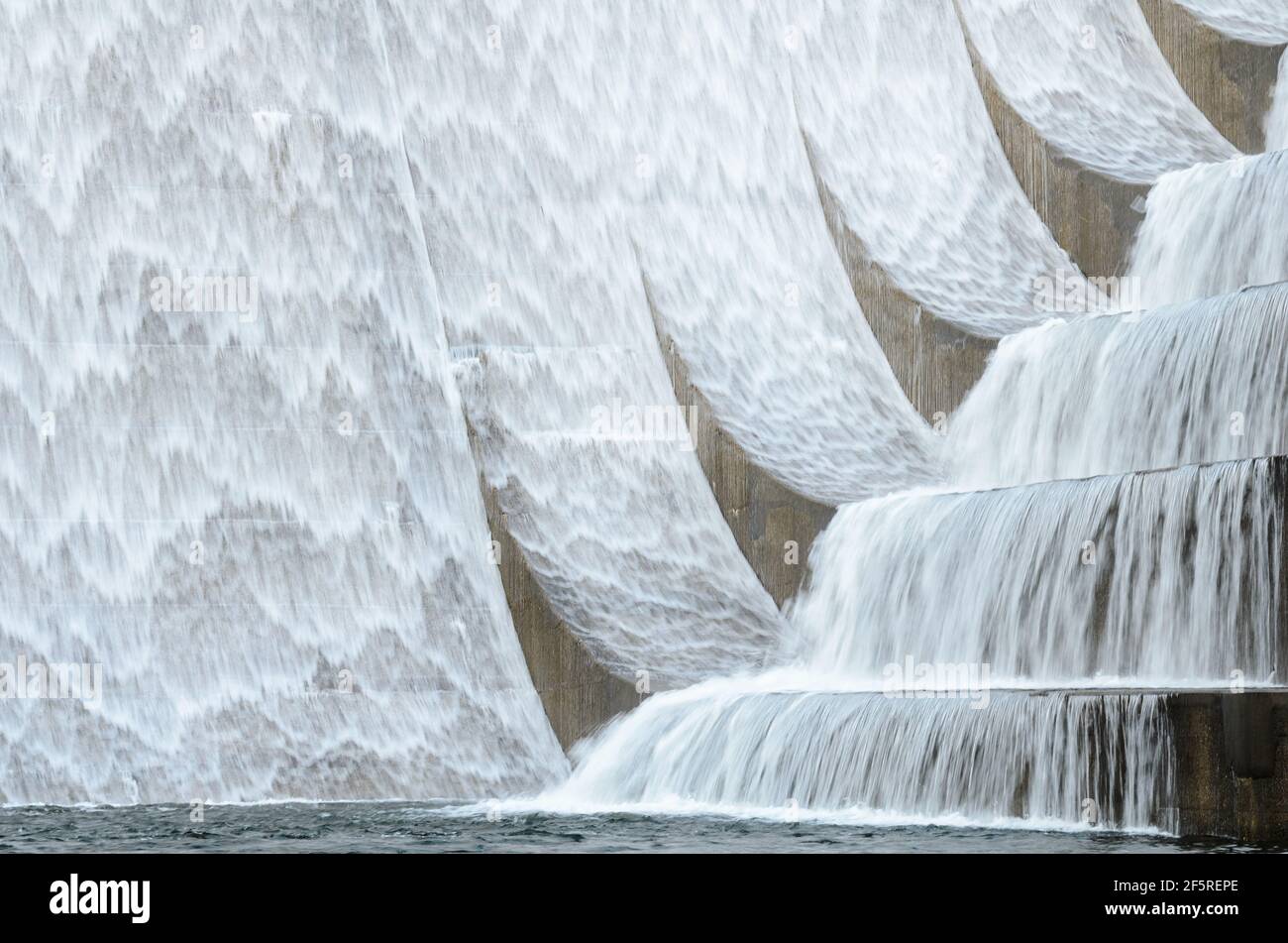 Cascate d'acqua lungo la Liberty Dam nel fiume Patapsco nel Maryland, USA Foto Stock