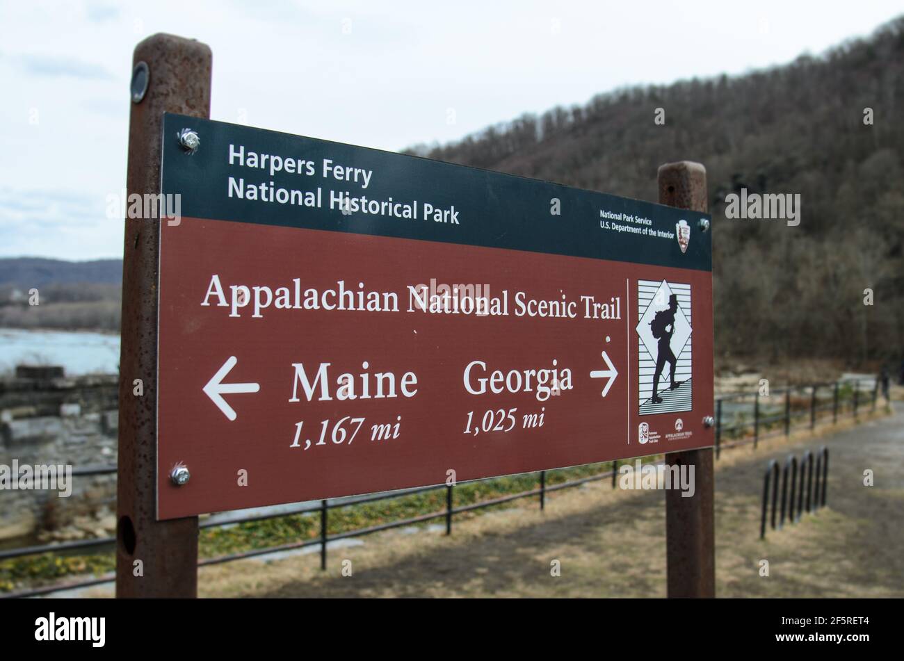 Segnavia sul sentiero Appalachian Trail nel parco nazionale di Harpers Ferry, West Virginia Foto Stock