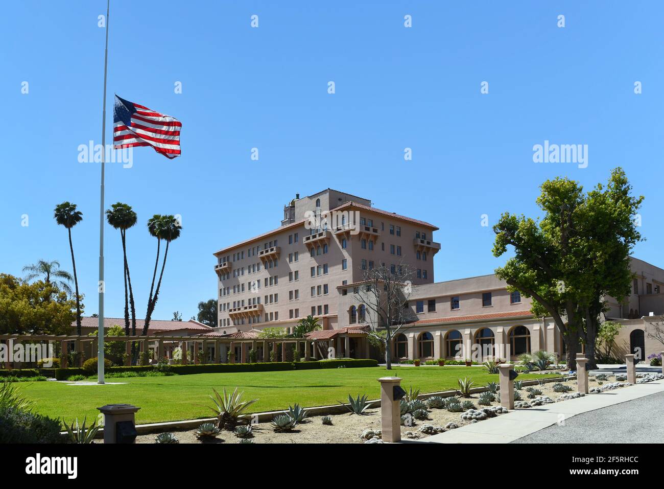PASADENA, CALIFORNIA - 26 MAR 2021: La Corte d'appello degli Stati Uniti Richard H. Chambers costruire su Grand Aveune. Foto Stock