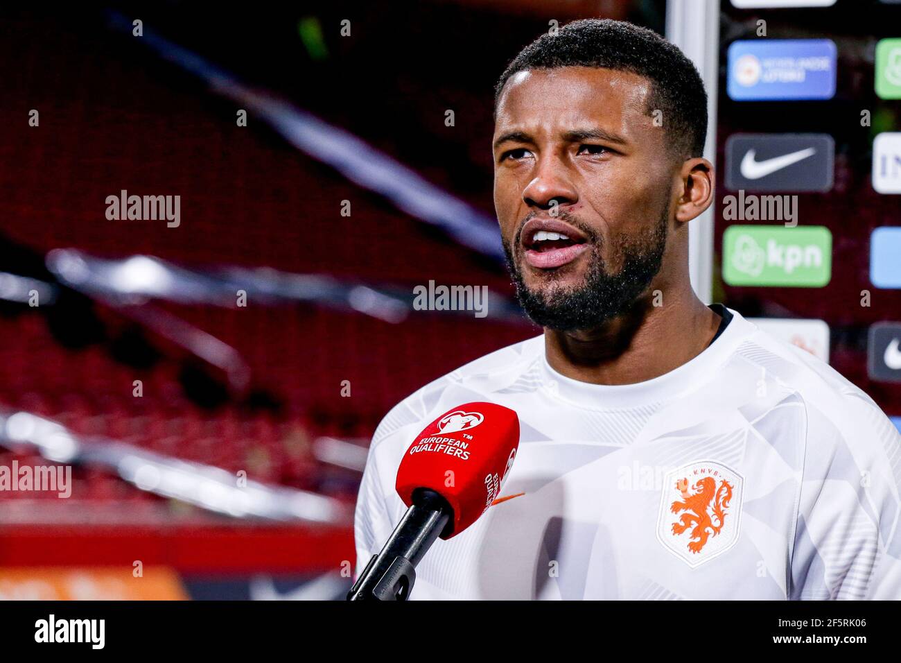 AMSTERDAM, PAESI BASSI - MARZO 27: Georginio Wijnaldum dei Paesi Bassi durante l'intervista durante la Coppa del mondo FIFA 2022 Qatar Qualifier match betwee Foto Stock