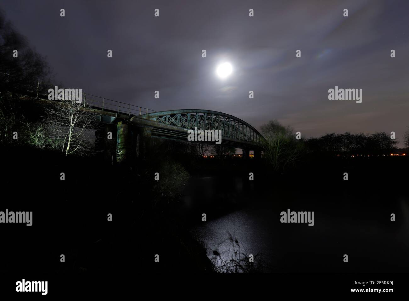 Castleford Viaduct è un ponte ferroviario abbandonato, che trasportava carbone dall'Open Cast Coal Site di St Aidan e dalla Allerton Bywater Colliery Foto Stock