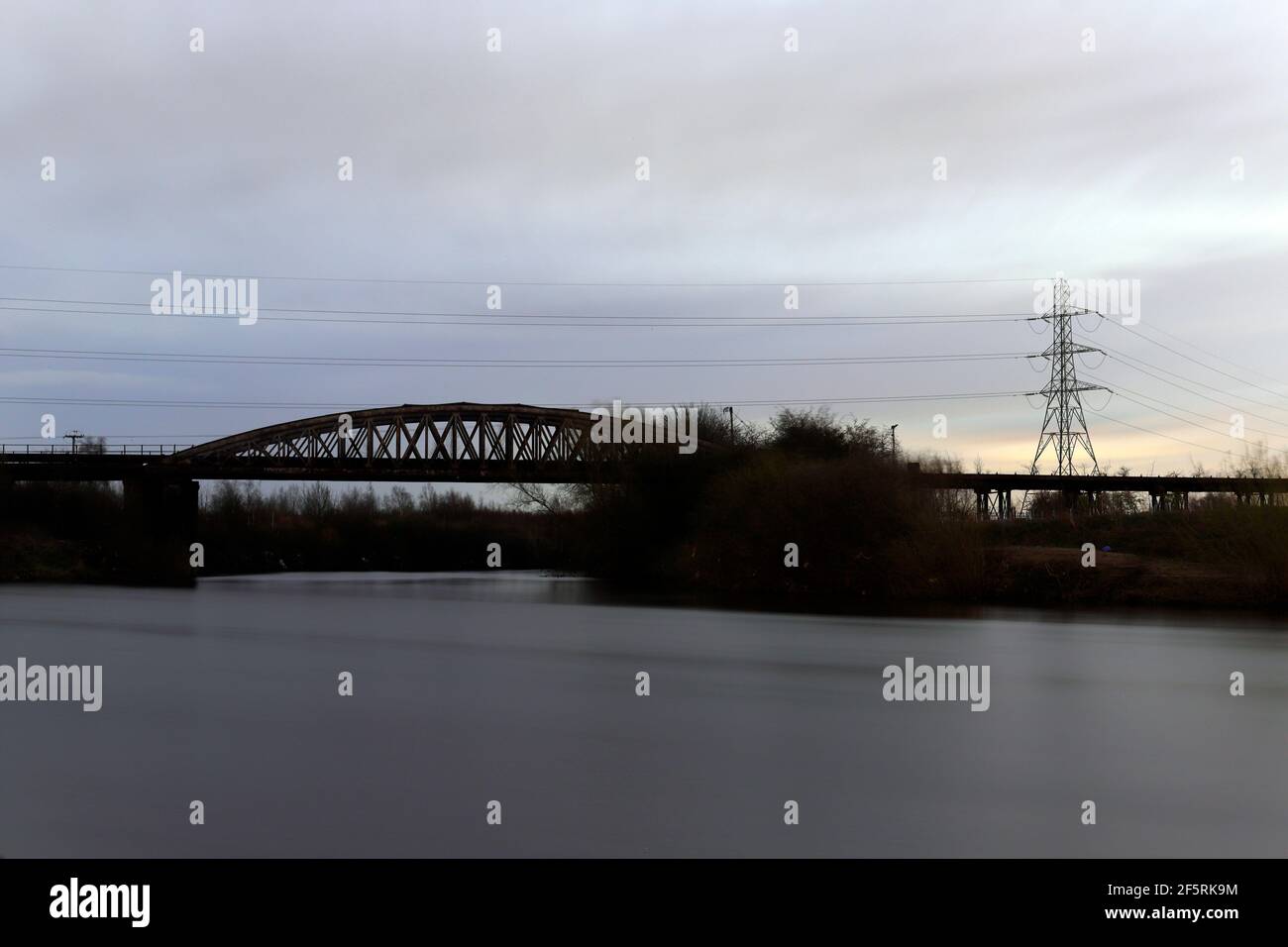Castleford Viaduct è un ponte ferroviario abbandonato, che trasportava carbone dall'Open Cast Coal Site di St Aidan e dalla Allerton Bywater Colliery Foto Stock