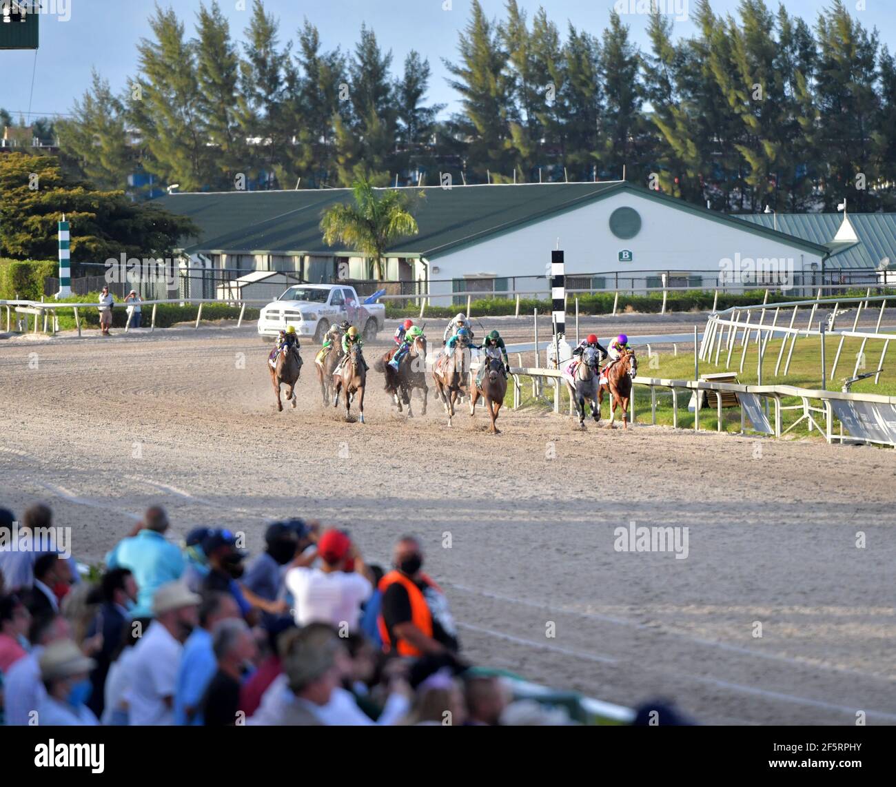 Hallandale, Stati Uniti d'America. 27 Marzo 2021. HALLANDALE, FLORIDA - 27 MARZO: Nota Agenda 5, guidata da Irad Ortiz Jr. E addestrata da Todd Pletcher vince la 69° corsa del Florida Derby a Gulfstream Park il 27 marzo 2021 ad Hallandale, Florida. Persone: Ordine del giorno conosciuto, Irad Ortiz Jr Credit: Storms Media Group/Alamy Live News Foto Stock