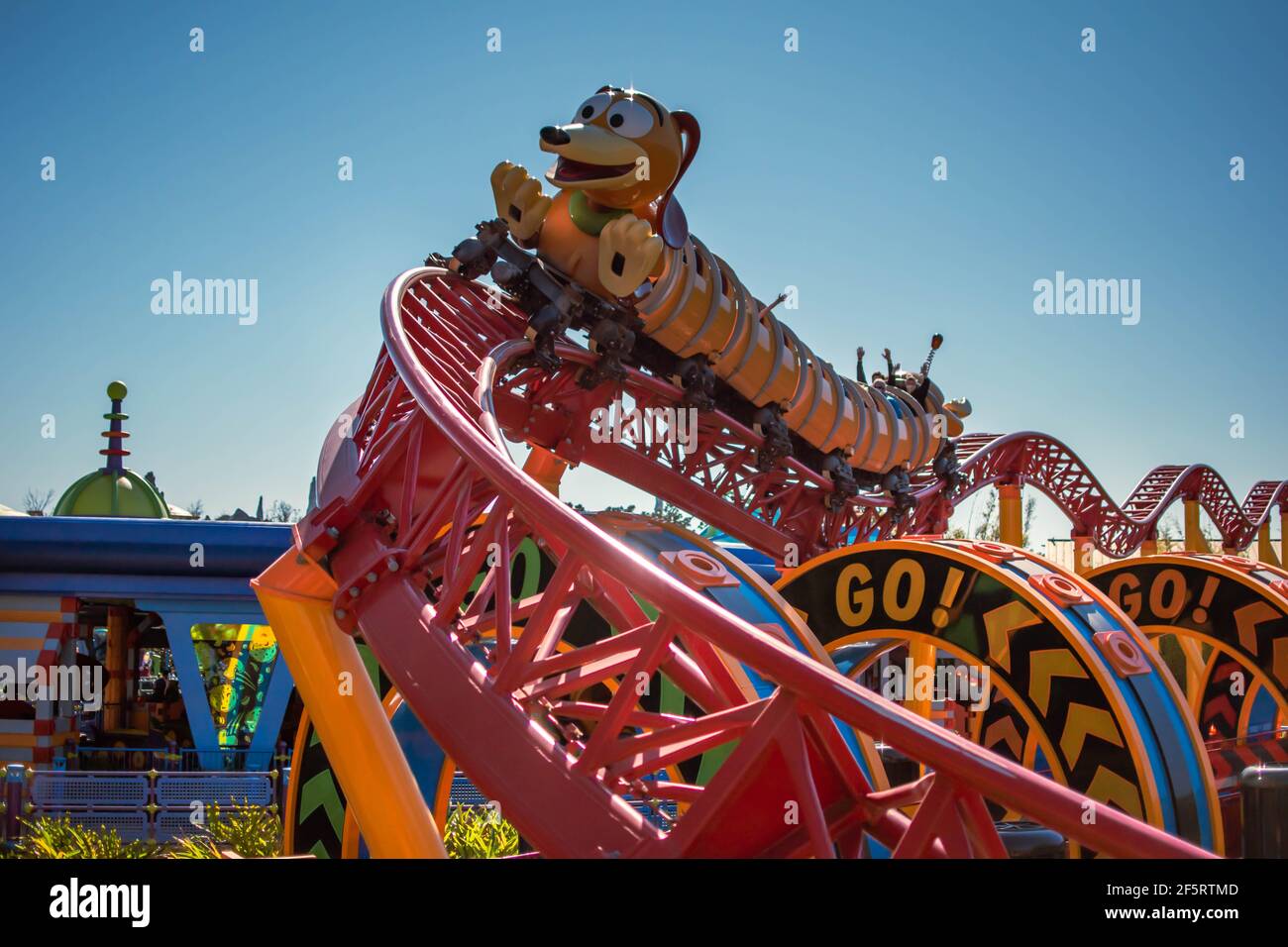 Orlando, Florida. 05 gennaio 2021. Persone che si divertano sulle montagne russe Slinky Dash Dash presso gli Hollywood Studios (175) Foto Stock