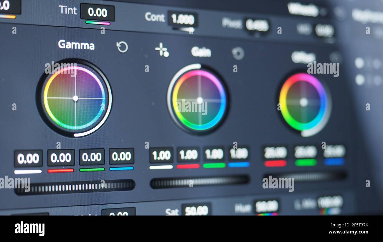 Monitor di classificazione dei colori. Grafico dell'indicatore di correzione del colore RGB sullo schermo durante il processo di post-produzione. Fase di telecine in processi di produzione di video o film Foto Stock