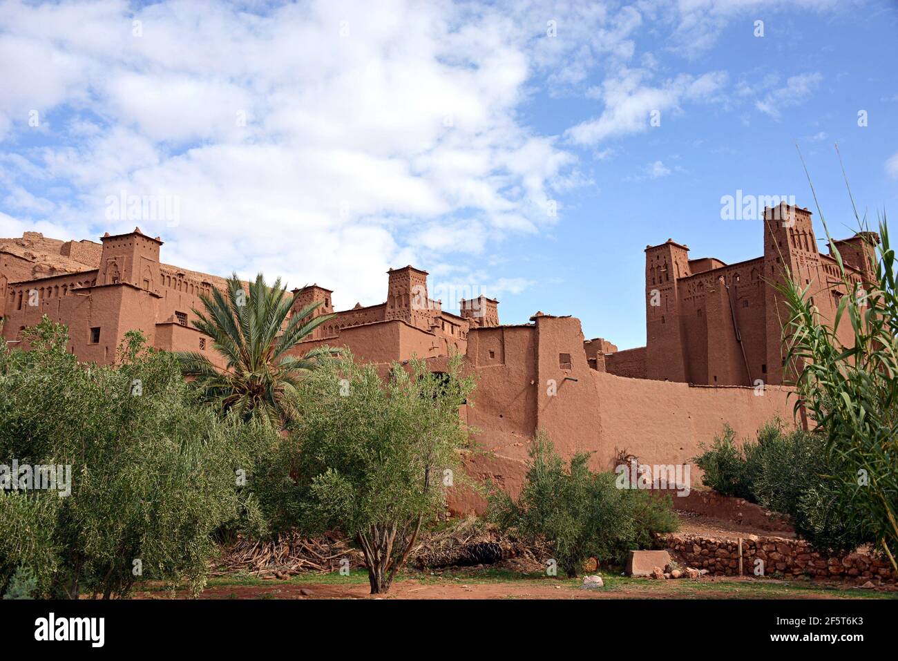 MAROCCO - AIT BEN HADDOU Villaggio fortificato, antica architettura del Marocco meridionale, costituito da un gruppo di edifici costruiti nel 1600 con OR Foto Stock