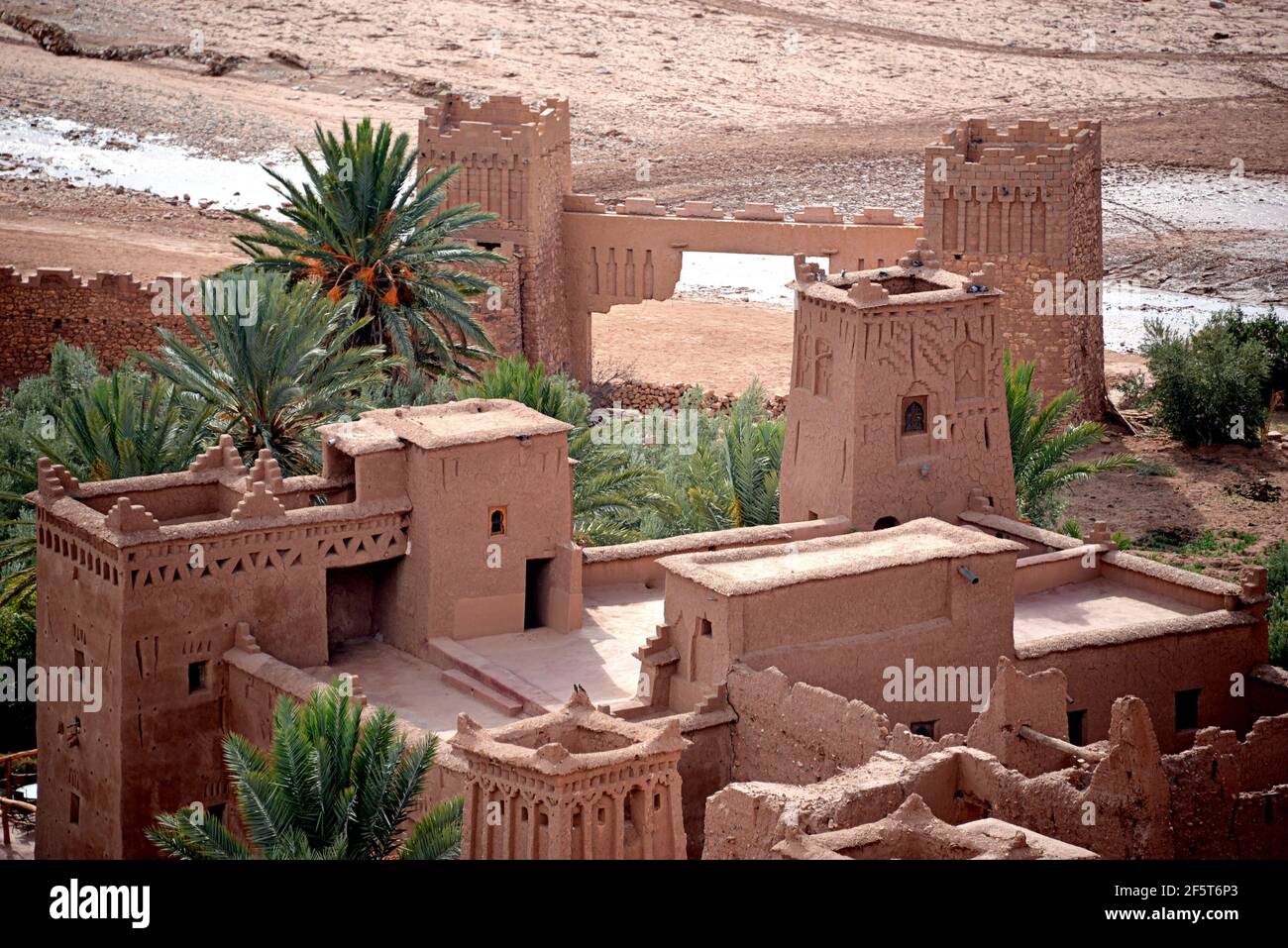 MAROCCO - AIT BEN HADDOU Villaggio fortificato, antica architettura del Marocco meridionale, costituito da un gruppo di edifici costruiti nel 1600 con OR Foto Stock