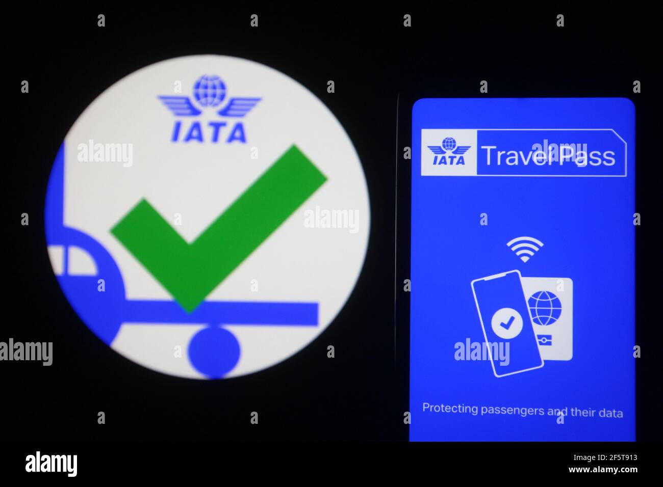 Ucraina. 28 Marzo 2021. In questa illustrazione fotografica, l'app Travel Pass di un'applicazione mobile di IATA (International Air Transport Association) visualizzata sullo schermo di uno smartphone. Travel Pass è un nuovo 'COVID-19 Vaccine Passport' digitale di IATA (International Air Transport Association) che consente ai viaggiatori di conservare e gestire le loro certificazioni verificate per i test COVID-19 o COVID-19 prova di vaccinazione. (Foto di Pavlo Gonchar/SOPA Images/Sipa USA) Credit: Sipa USA/Alamy Live News Foto Stock