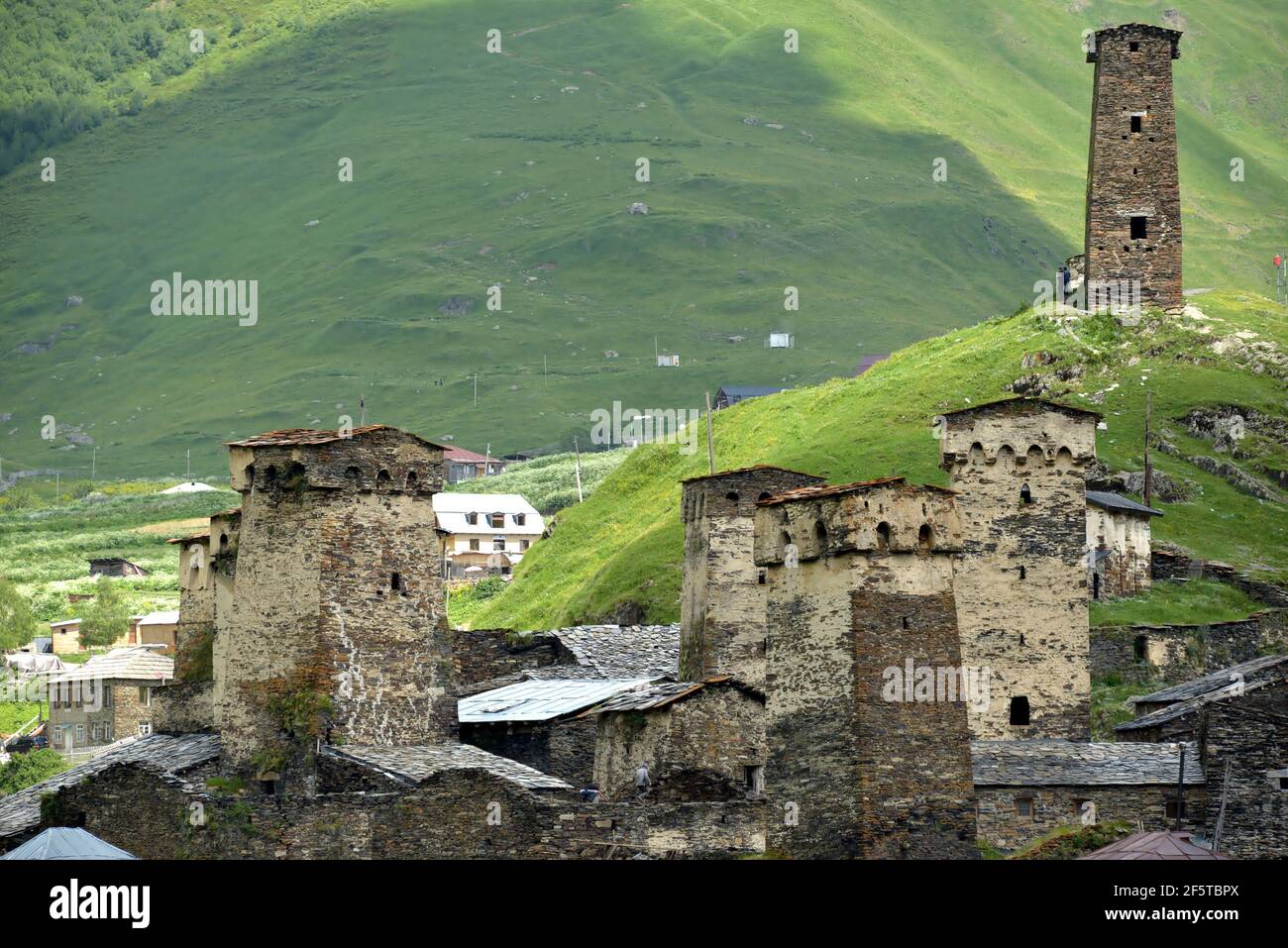 Torri svan, costruzioni difensive, in provincia di Ushguli, risalenti al Medioevo Foto Stock