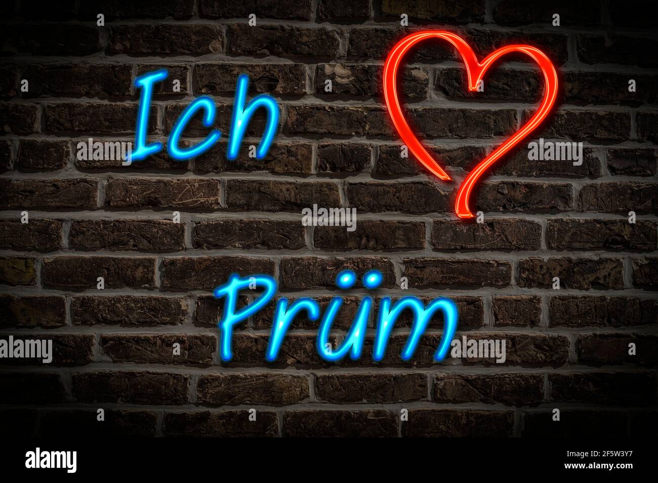 Leuchtreklame, Ich liebe Prüm, Rheinland-Pfalz, Deutschland, Europa | Pubblicità illuminata, amo Prüm, Renania-Palatinato, Germania, Europa Foto Stock