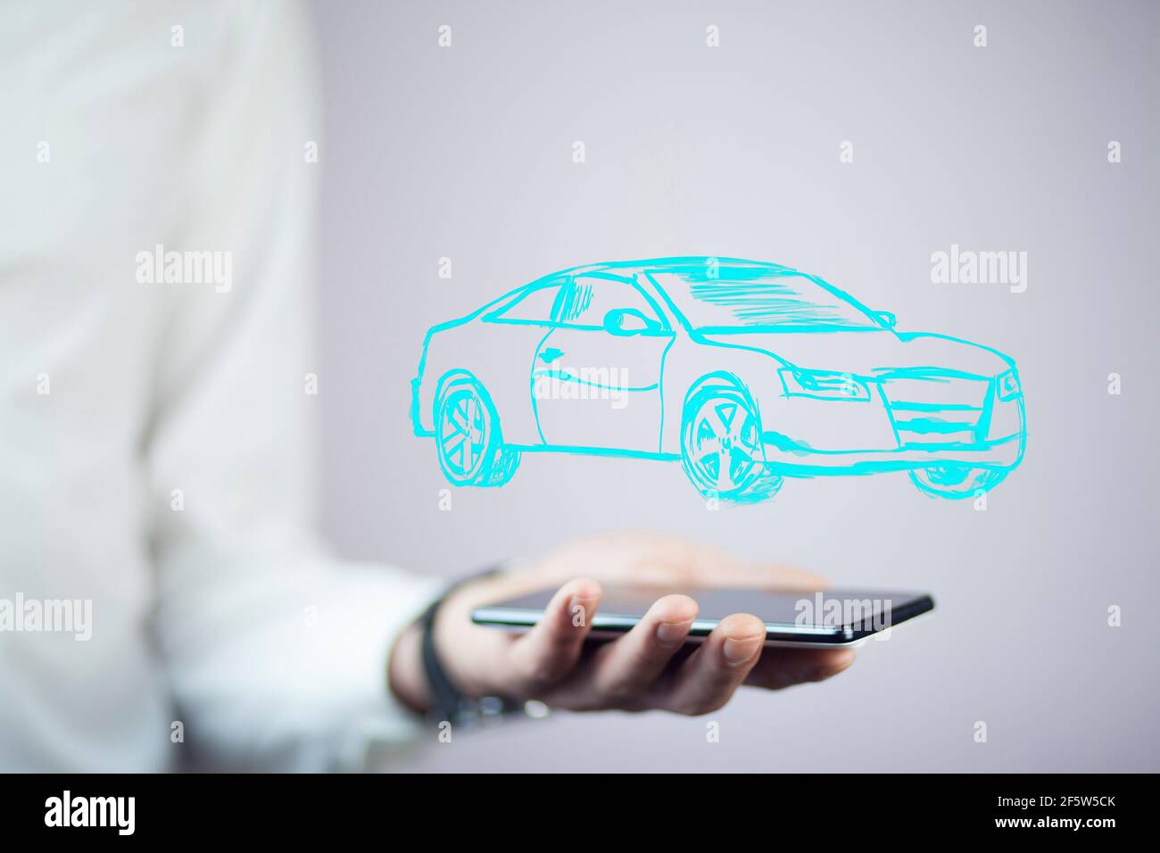 telefono a mano uomo d'affari con auto Foto Stock