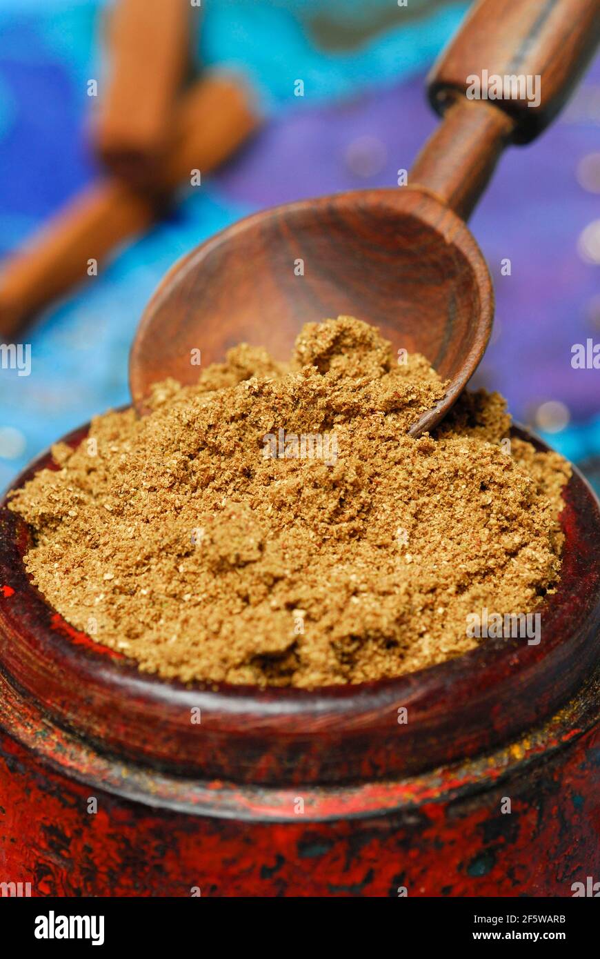 Garam Masala, polvere di spezie indiane, miscela di spezie, cucchiaio Foto Stock