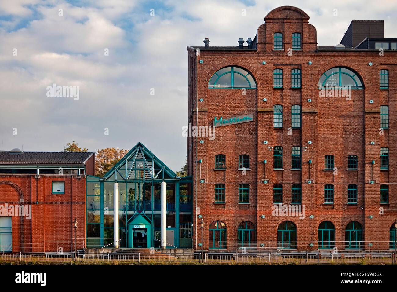 Il Museo della Cultura e della Storia della Città nel Porto interno, Duisburg, Ruhr Area, Nord Reno-Westfalia, Germania Foto Stock