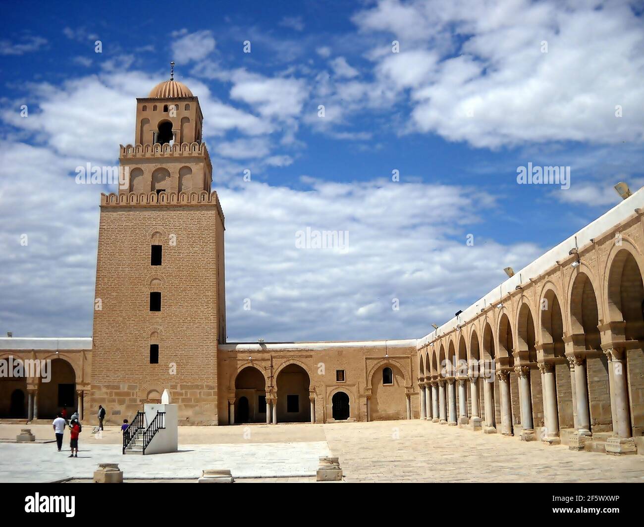 La Moschea di Uqba, conosciuta anche come la Grande Moschea, fu costruita da ʿUqba b. Nāfiʿ dal 670 e fu considerato un modello per tutte le successive moschee del Maghreb. Foto Stock