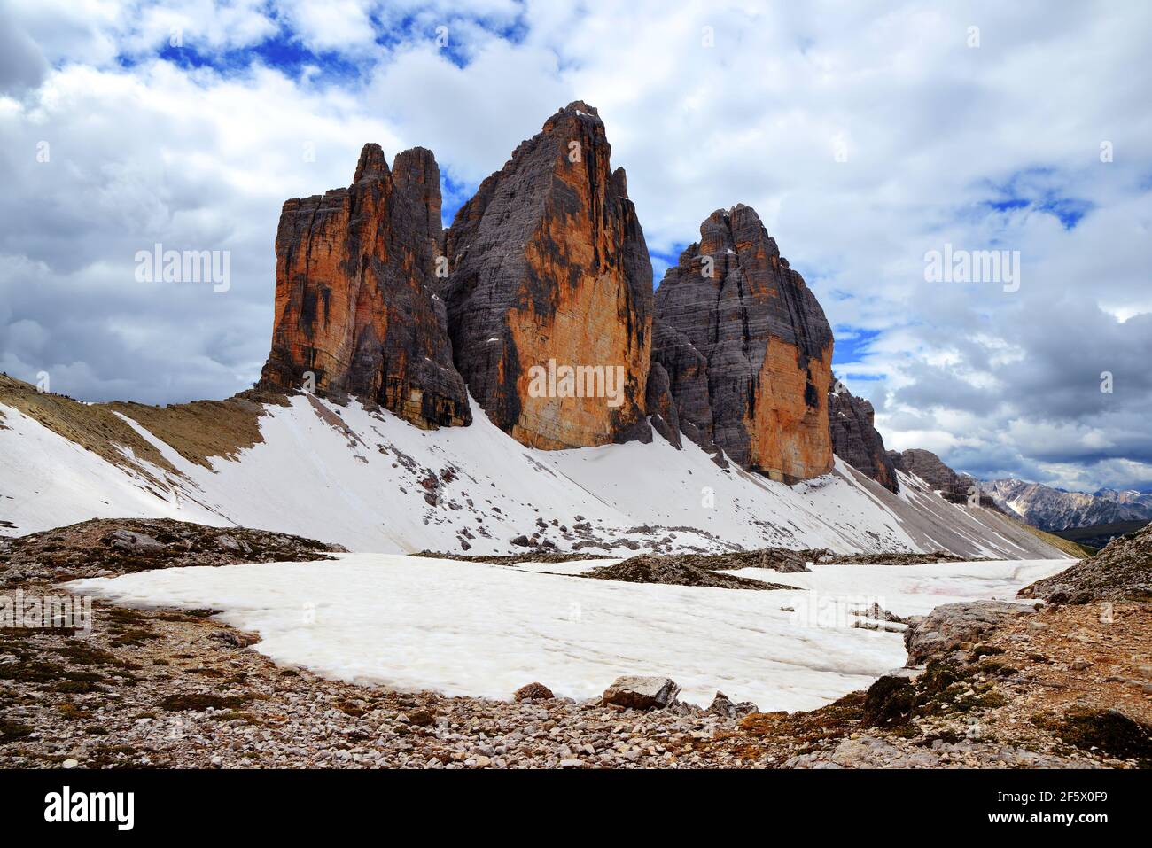 Drei Zinnen o tre Cime di Lavaredo, Dolomiti Sesto, Italia. Paesaggio di montagna. Foto Stock