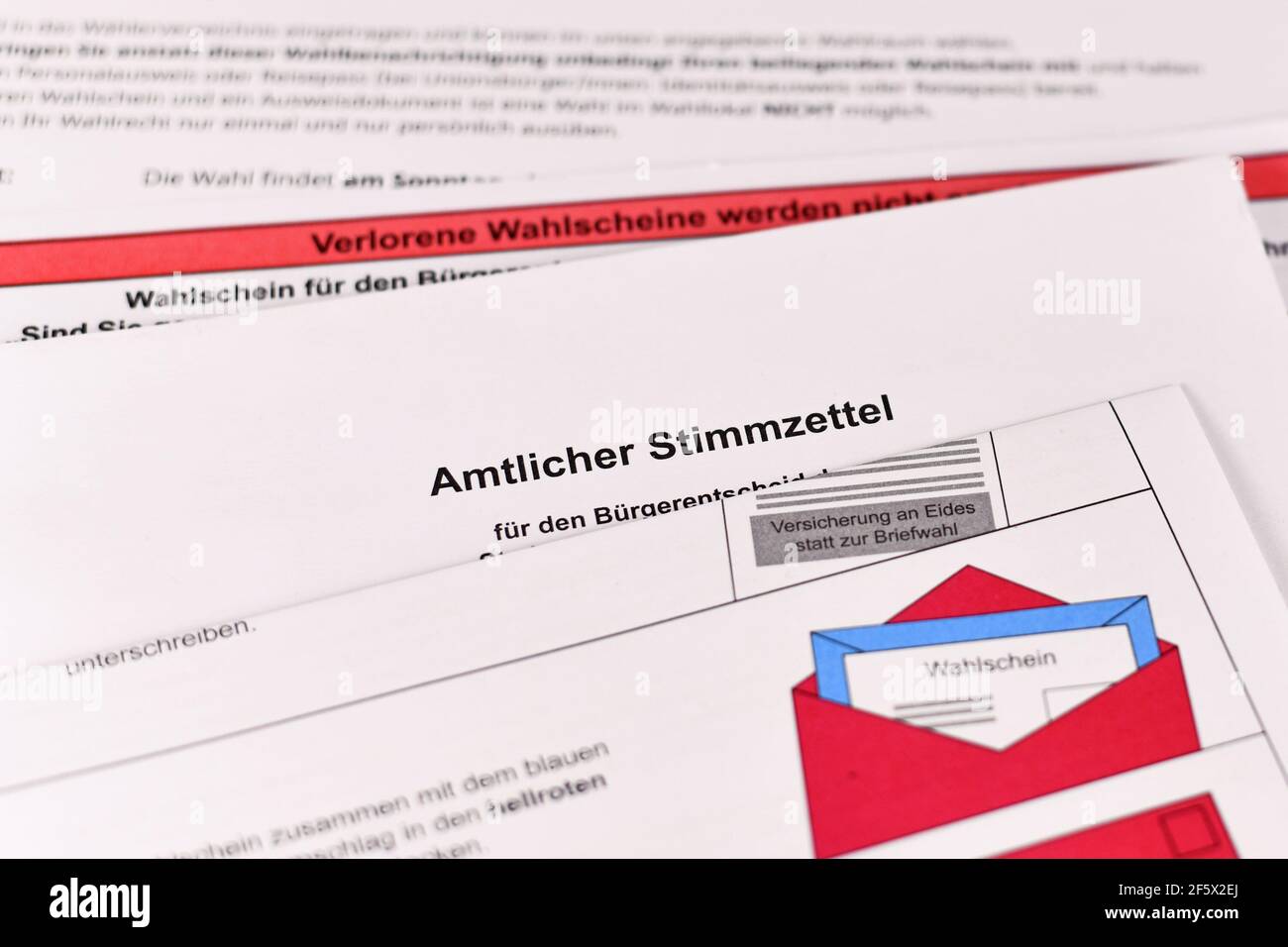 Dossenheim, Germania - marzo 2021: Documento di voto tedesco per la decisione pubblica Foto Stock