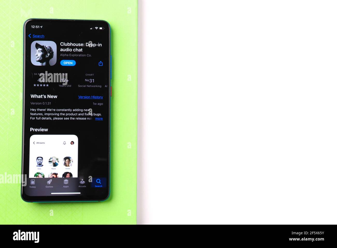 Assam, india - 17 Febbraio 2021 : Logo Clubhouse sulla schermata del telefono immagine d'azione. Foto Stock