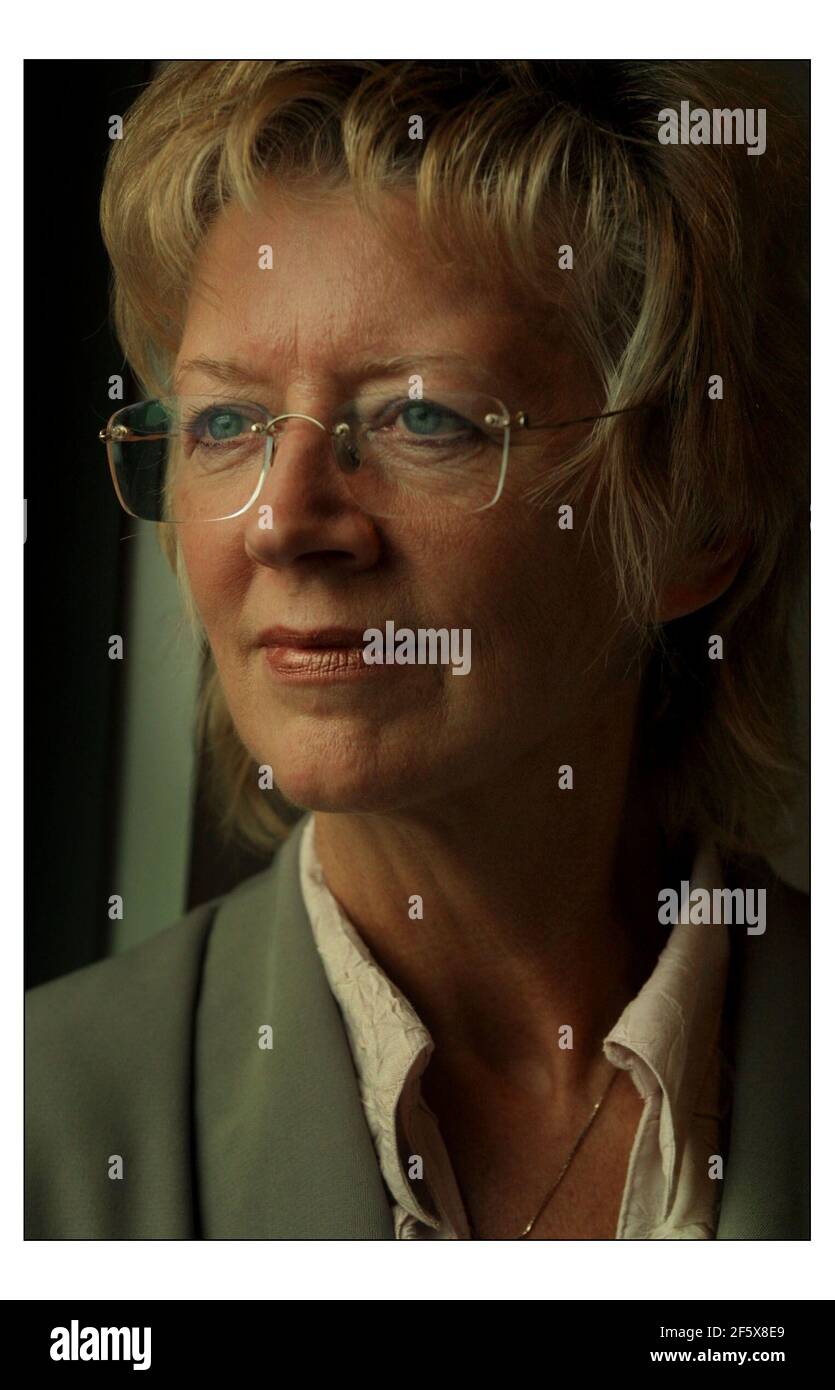 Elaine Padmore... Direttore dell'Opera alla Royal Opera House.pic David Sandison 3/9/2003 Foto Stock Elaine Padmore... Direttore dell'Opera alla Royal Opera House.pic David Sandison 3/9/2003 Foto Stock