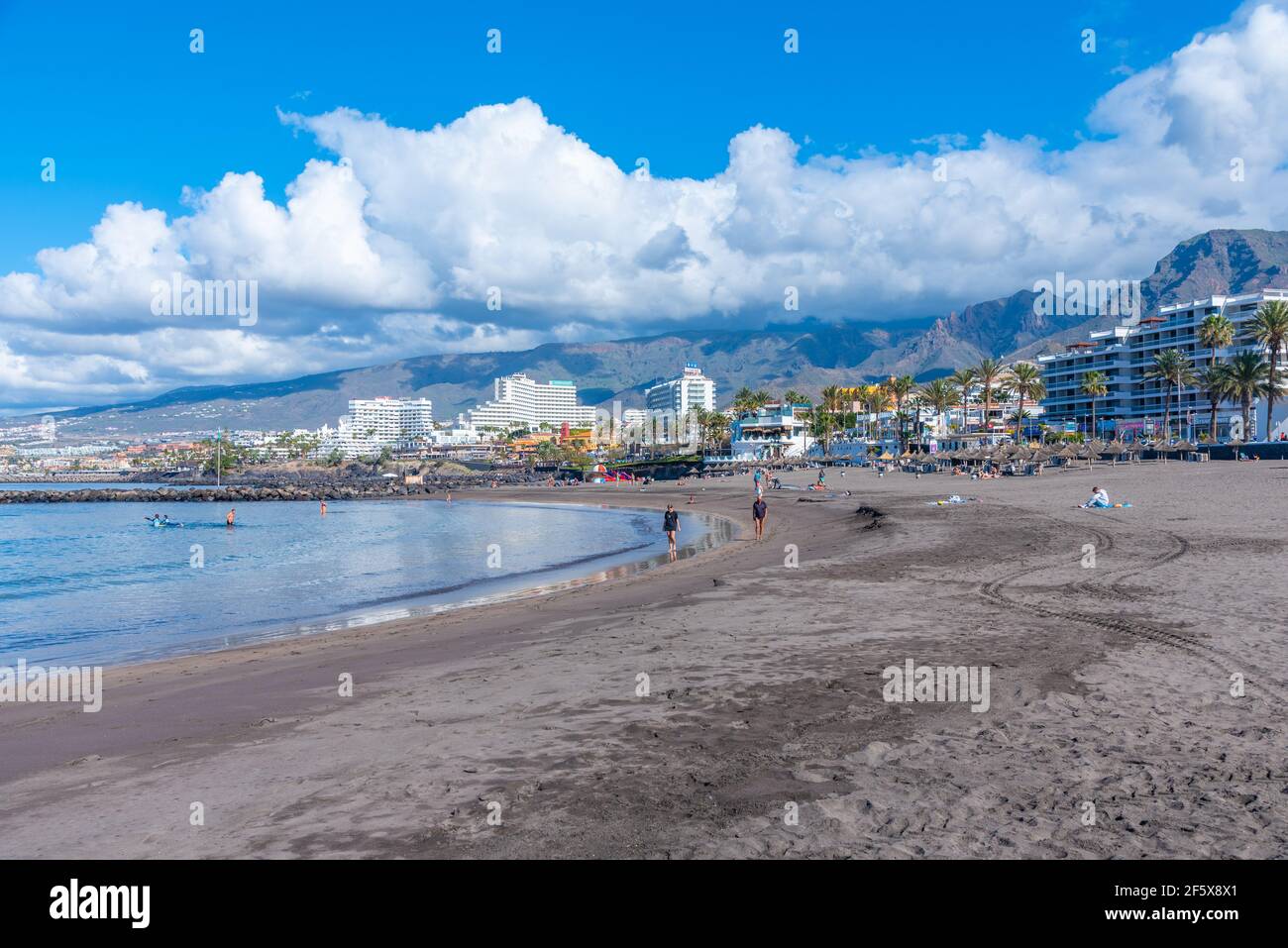 Costa Adeje, Spagna, 13 gennaio 2021: Playa de Troya a Tenerife, Isole Canarie, Spagna. Foto Stock