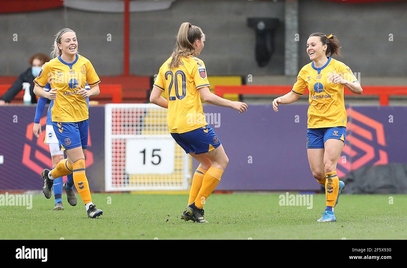 Crawley, Regno Unito. 28 Marzo 2021. Hayley raso (R) festeggia dopo aver segnato per fare 2-0 durante la partita fa Women's Super League tra Brighton & Hove Albion Women ed Everton Women al People's Pension Stadium il 28 marzo 2021 a Crawley, Regno Unito Credit: Paul Terry Credit: Paul Terry Photo/Alamy Live News Foto Stock