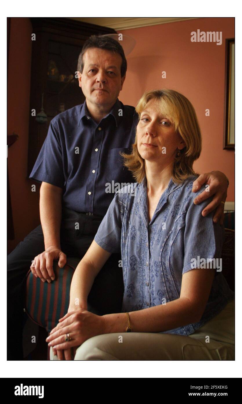 Per IOS....Ken e Libby Osborne, il loro figlio di 8 mesi Joshua morì. pic David Sandison 18/4/2003 Foto Stock